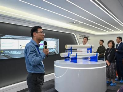 江苏省建材行业协会理事长一行莅临PA视讯在线官网集团参观考察